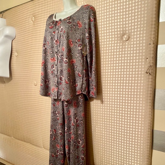 💝SECRET TREASURES💝SILKY FLORAL LNG SLEEVE PJ NWT - Picture 4 of 10